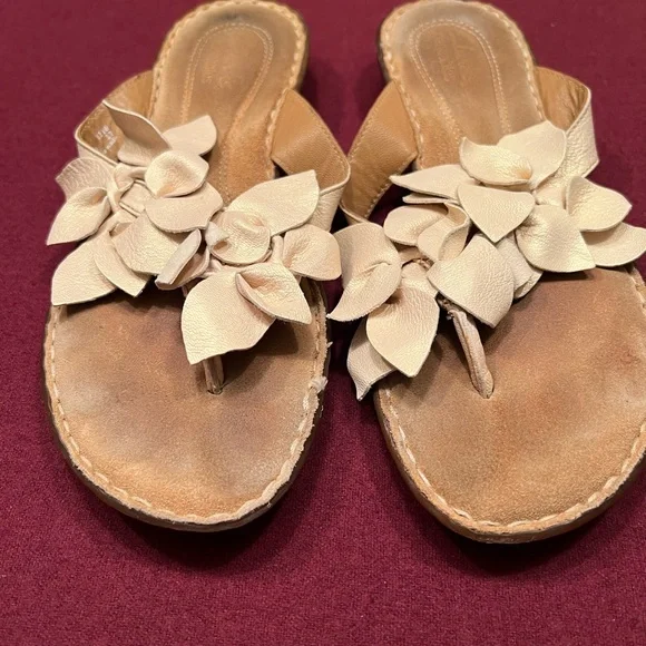 Clark’s Bendable leather flip flops - Picture 2 of 5